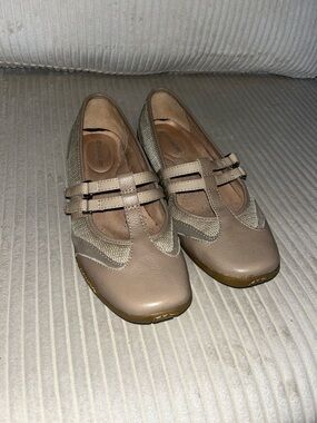 Naturalizer Women's Taupe Casual Flats